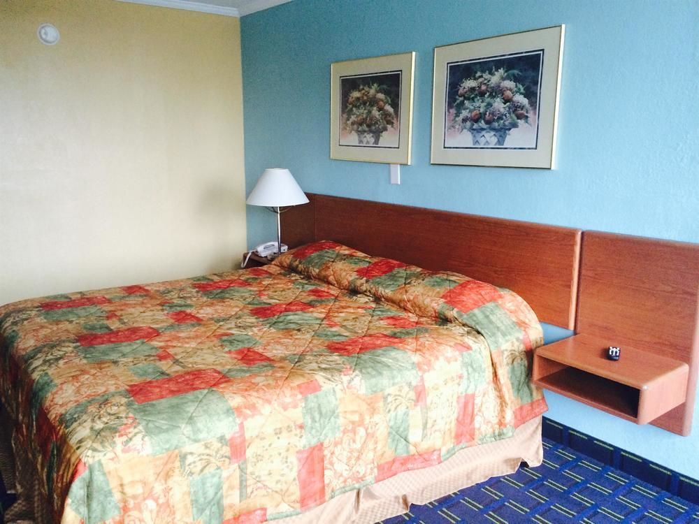 Hotel 6 Florence, Ky - Cincinnati Airport 2*